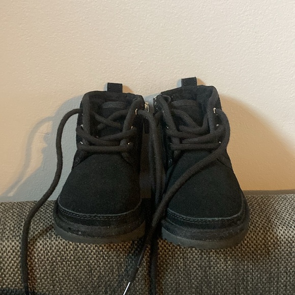 Size 7 toddler black Ugg’s - Picture 8 of 10
